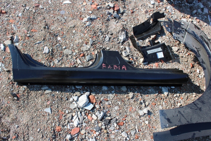 Skoda OEj6809605d порог дверной