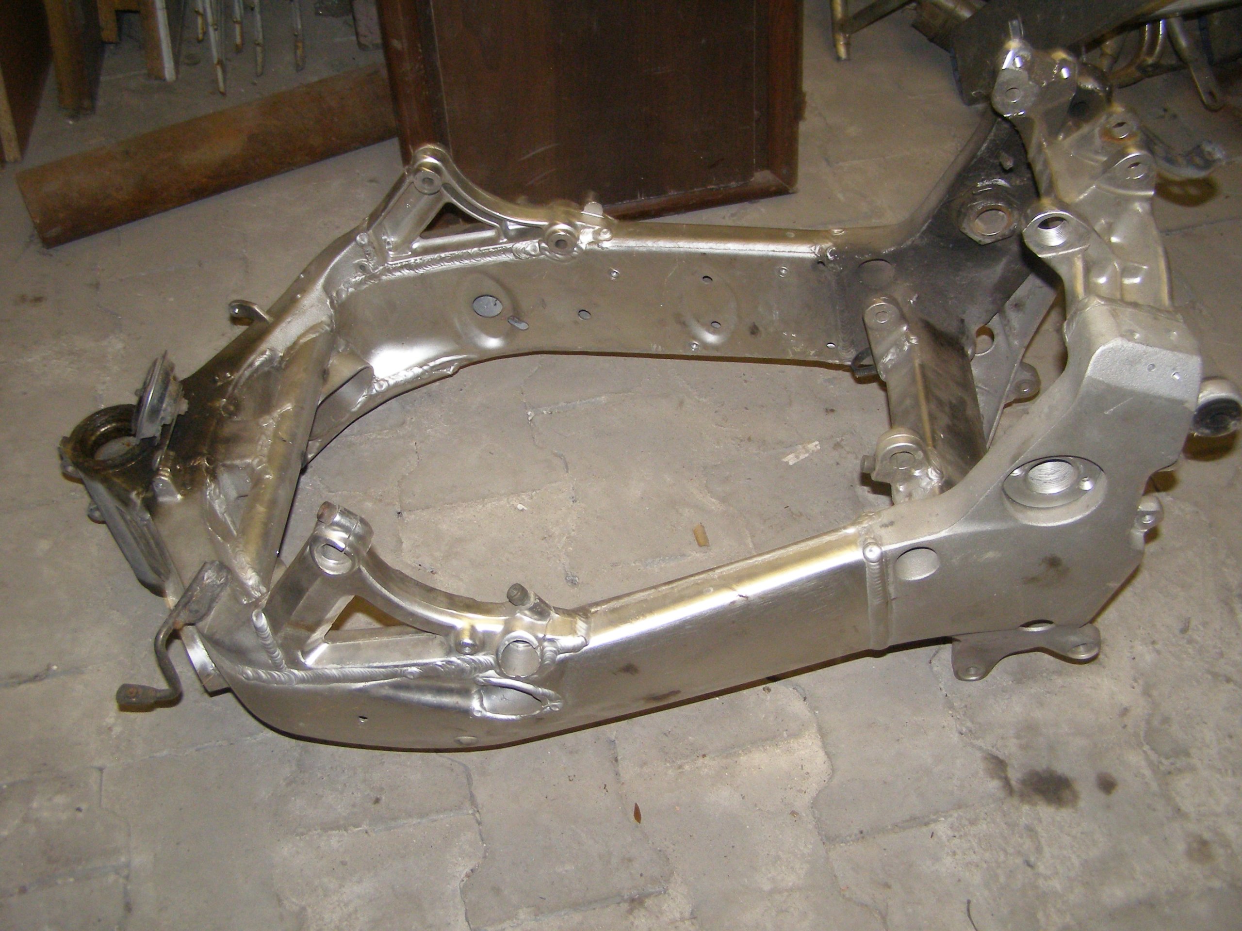 Suzuki GSXR 750 1999r рама