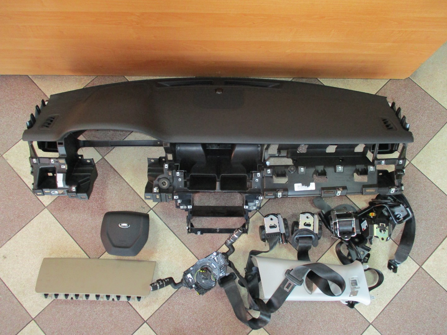 dashboard console pulpit Land Rover Discovery Sport