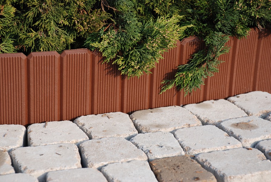 EKOBORD Palisada Plastikowa brązowa ogrodowa - obrzeże płotek 1metr 24cm Producent GardenPlus+