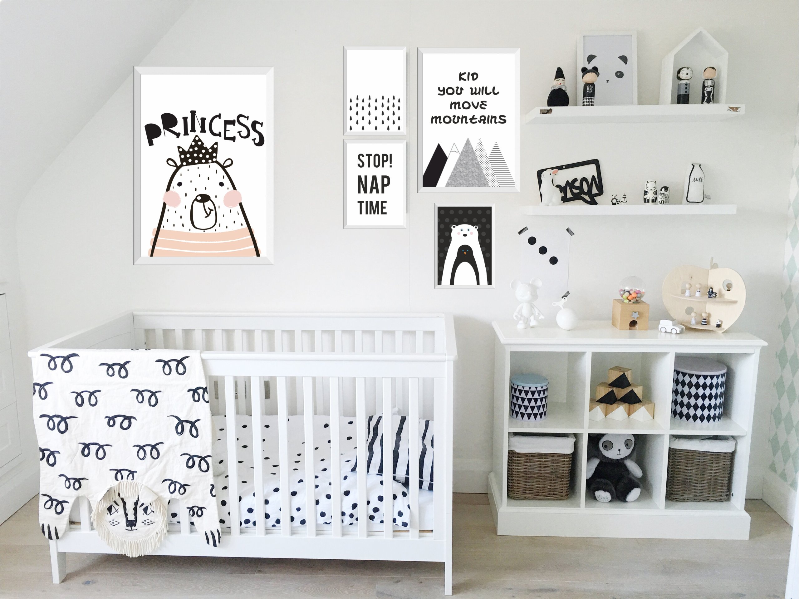 PLAKATY OBRAZKI, DZIECIĘCE do pokoju A4 + RAMKA Bohater inny