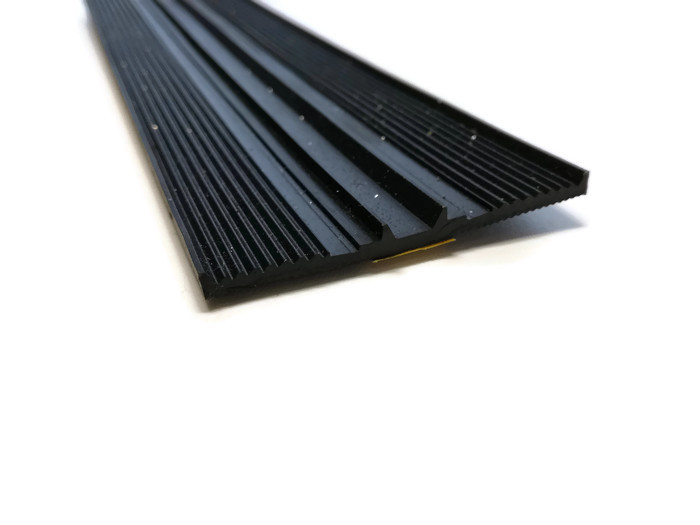 

Uszczelka Dolna z klejem Poliwęglan SD12 60mm Epdm