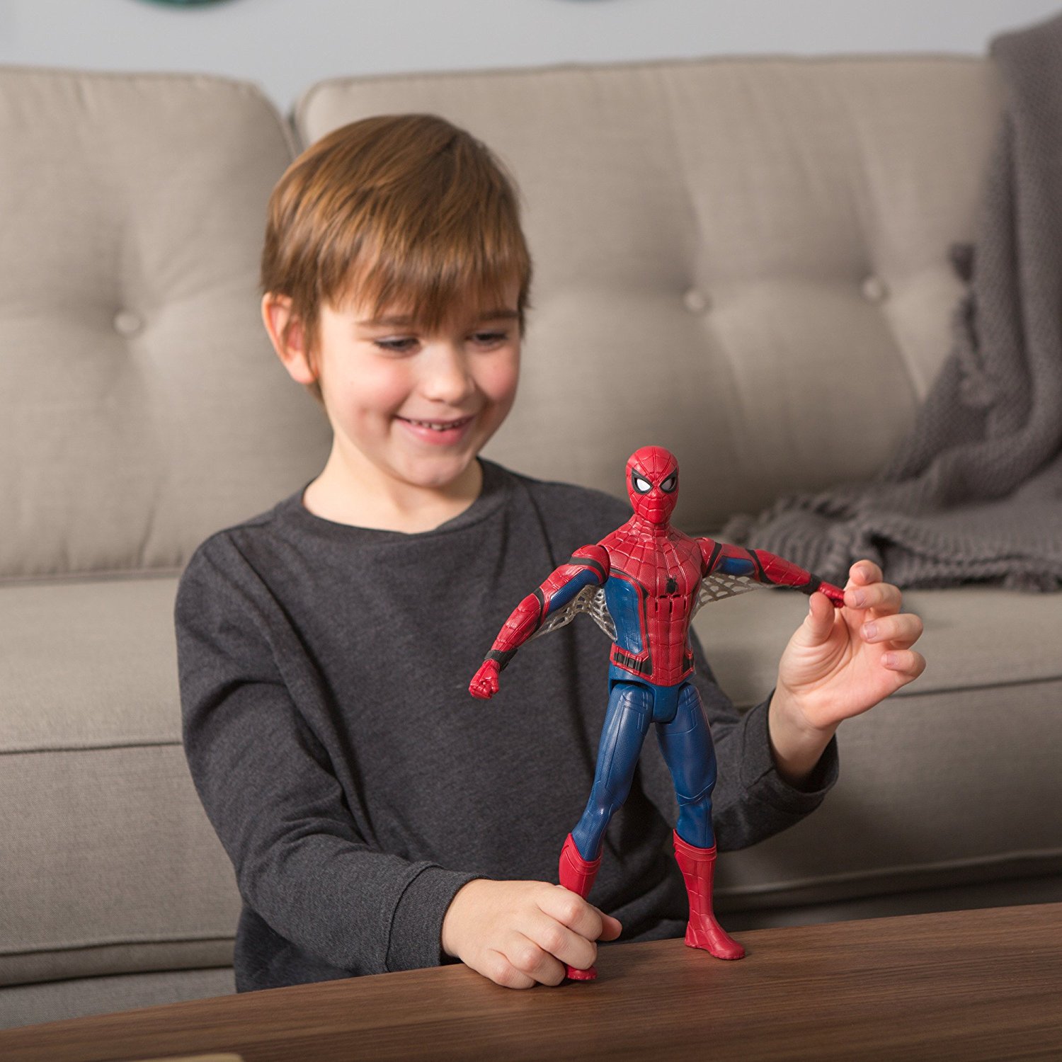 DUŻA FIGURKA SPIDERMAN HOMECOMING DŹWIĘKI B9693 Typ figurka