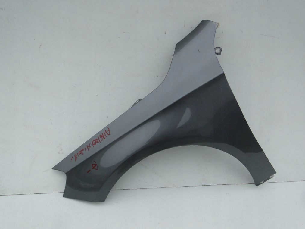 MERCEDES A KLASA W176 176 BŁOTNIK LEWY PRZEDNI Strona zabudowy przód - lewa