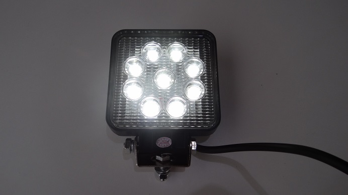 LAMPA LED HALOGEN ROBOCZY 27 W 12-24V DIODOWA KW Producent części Inny