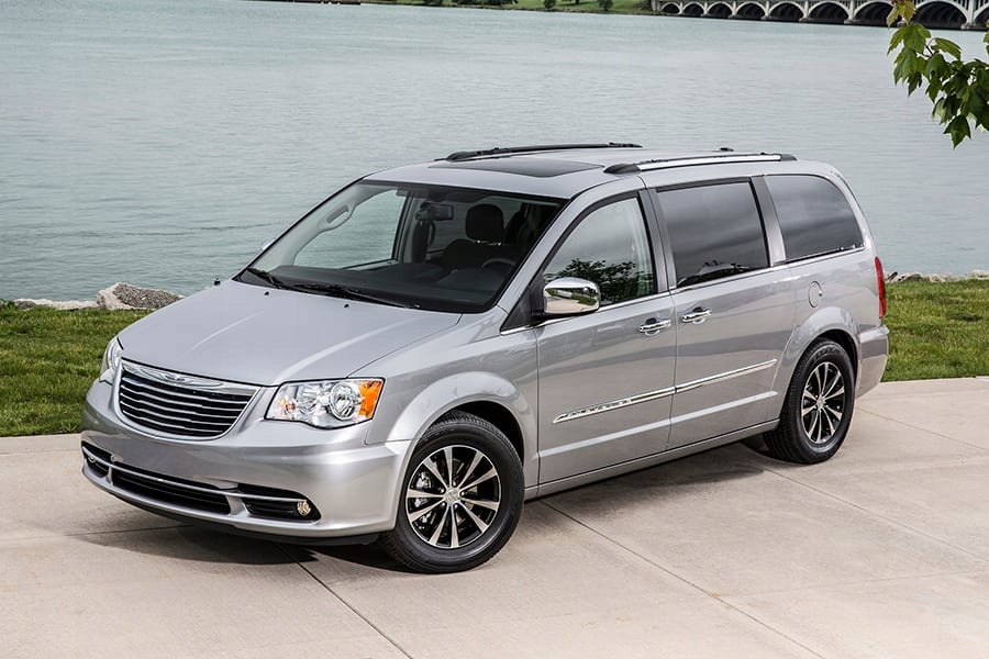 решетка радиатора CHRYSLER TOWN COUNTRY 2011-
