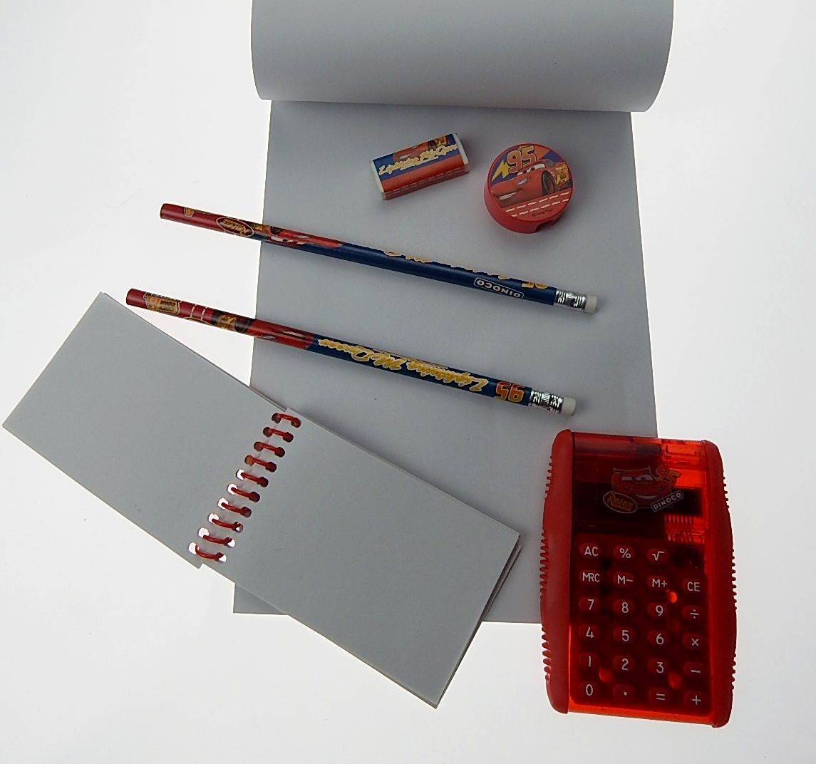 KALKULATOR notes ołówki temperówka gumka blok CARS Kolor Odcienie czerwieni Odcienie niebieskiego