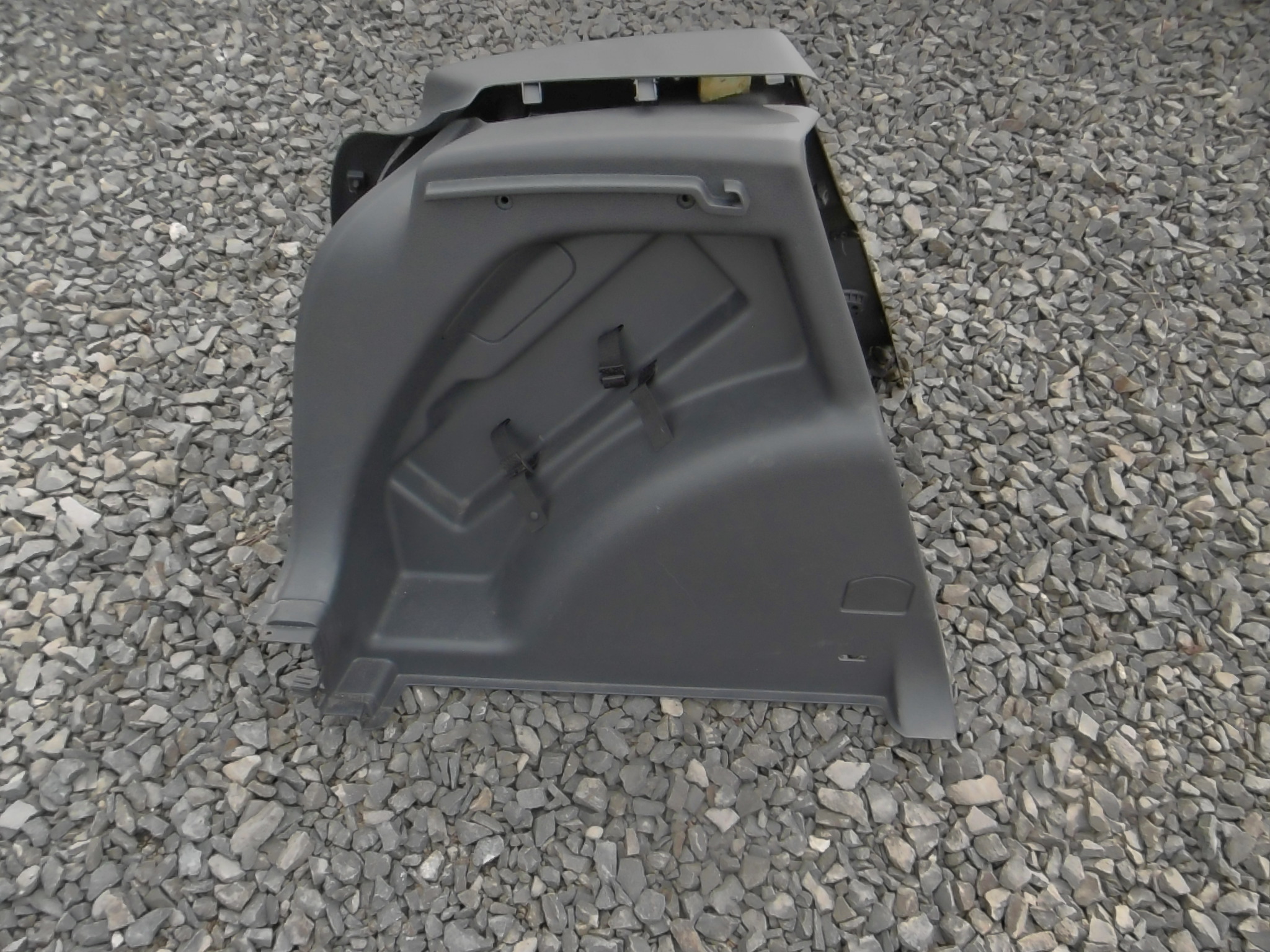 BOCZKI BAGAŻNIKA VW GOLF V PLUS Producent części Volkswagen OE