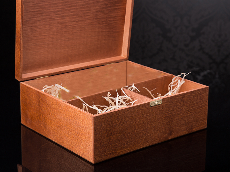 PREZENT 1-99 LAT URODZINY ROCZNICA ŚLUBU KARAFKA Materiał wykonania szkło