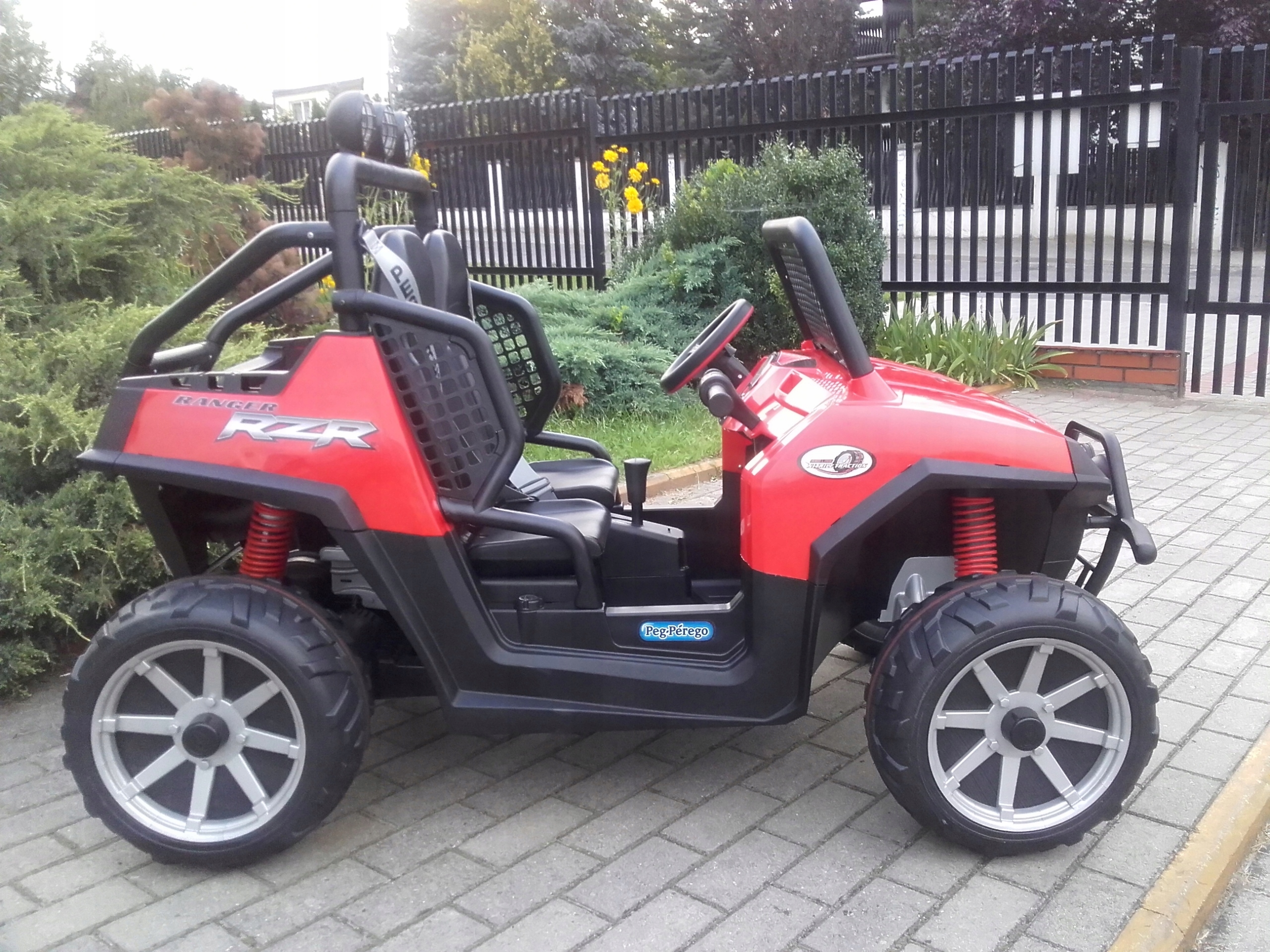 Детский электромобиль Peg Perego RZR