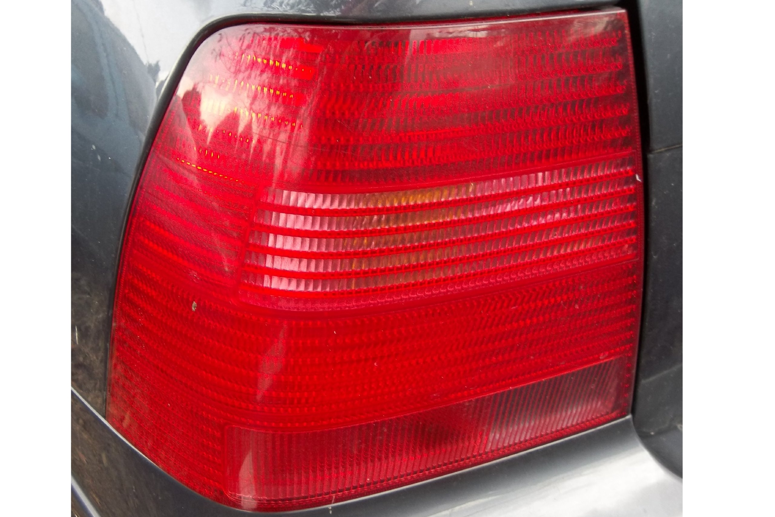 VW Bora sedan lampa tylna lewa EU