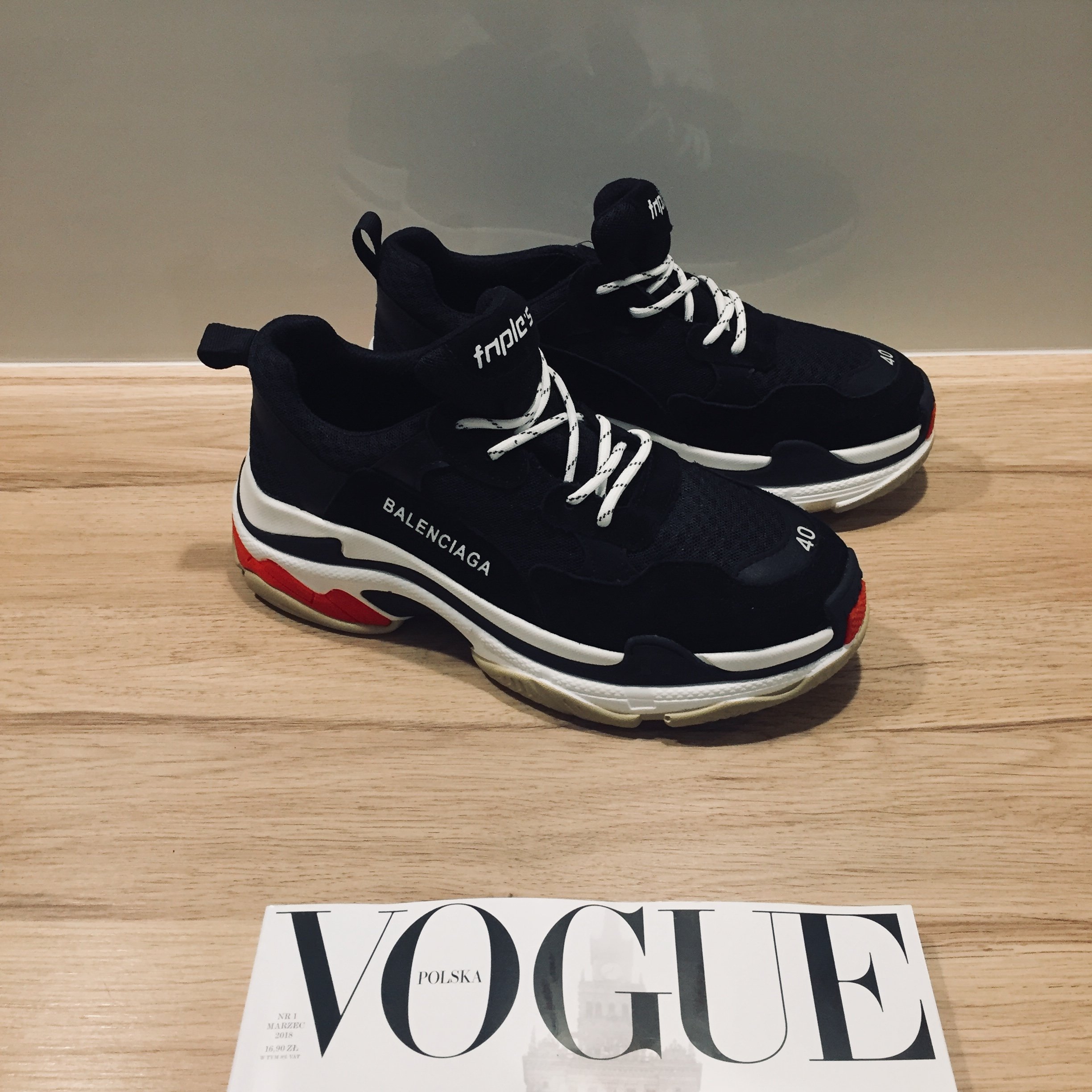 balenciaga 40 triple s