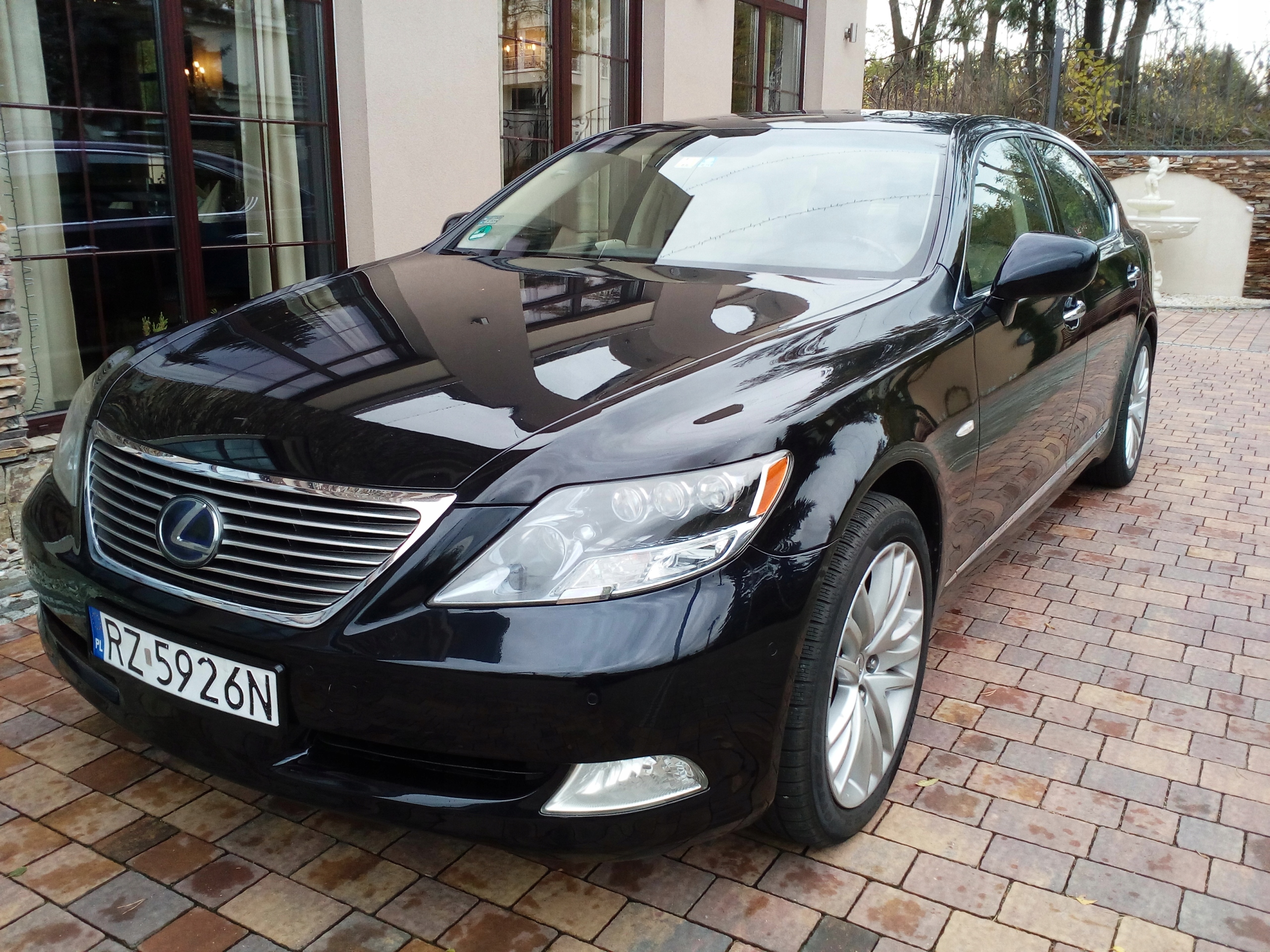 Lexus ls 600 hybrid