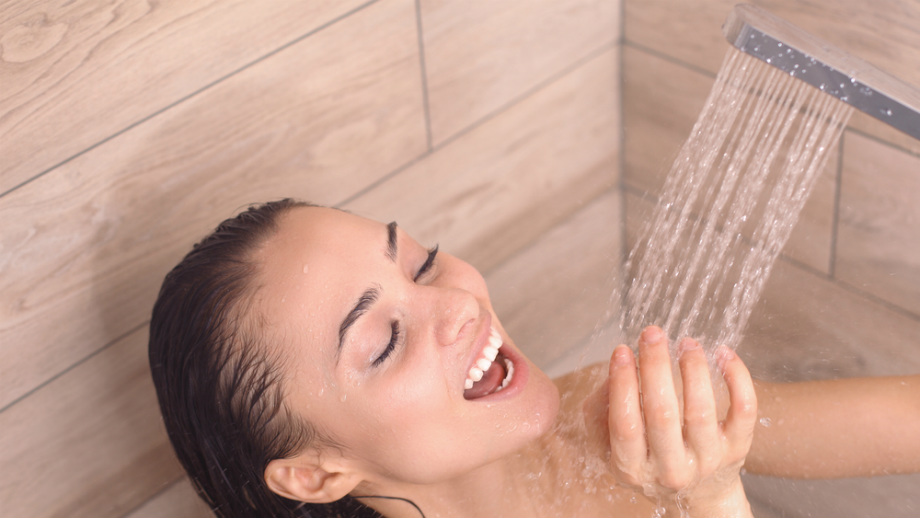 Narożna kabina prysznicowa – pomagamy wybrać najlepszą dla ciebie 