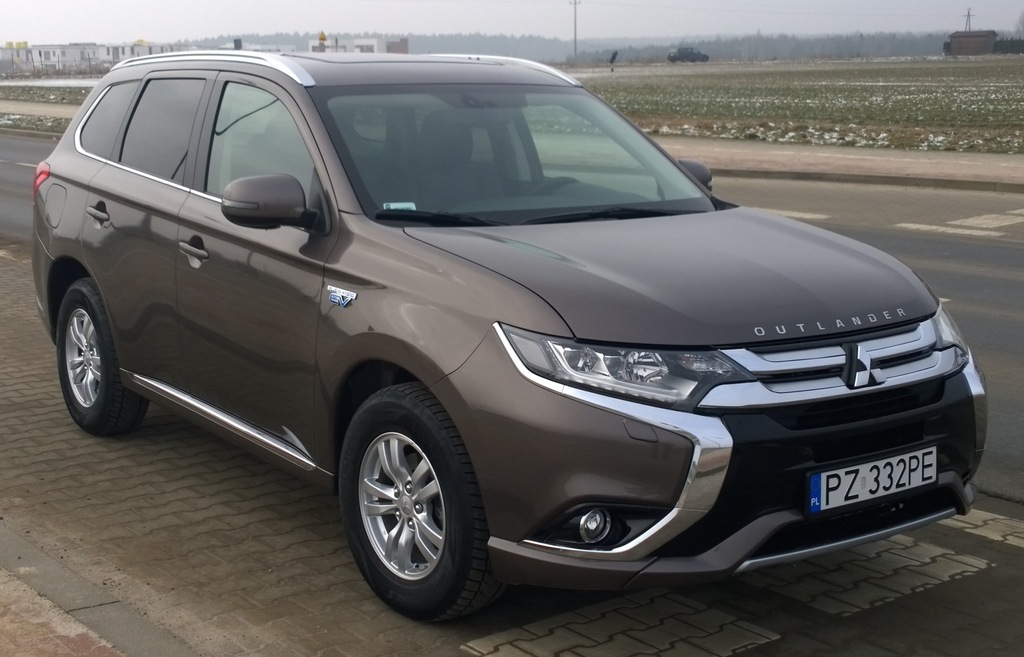 Mitsubishi Outlander PHEV hybryda elektryczny FVAT