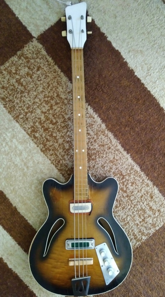 Stara gitara basowa