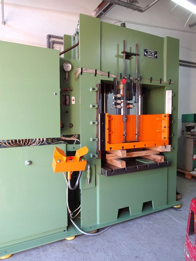 PRASA HYDRAULICZNA 200T - Duży stół, stan bdb