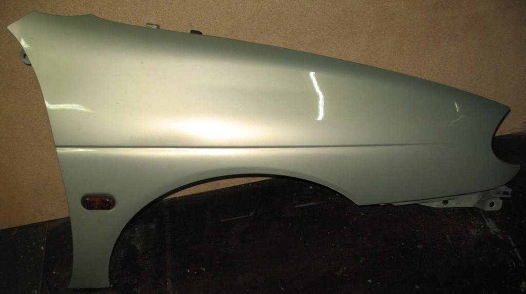 BŁOTNIK PRAWY RENAULT MEGANE 1 LIFT LAKIER MV931