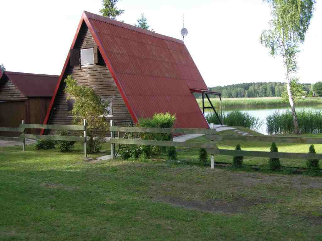 Domek letniskowy w lesie nad jeziorem BRDA