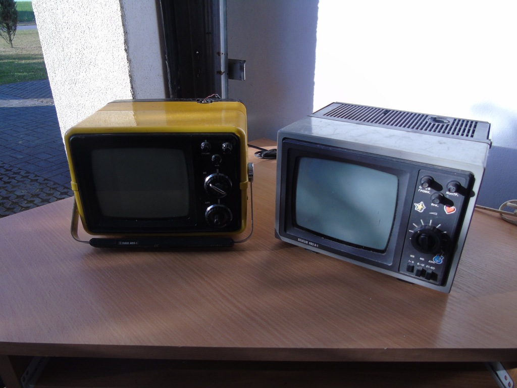 Dwa Stare Telewizory polowe