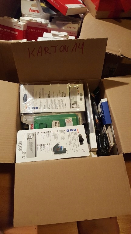 karton 14 . licytacje . 15 sztuk sluchawki i etui
