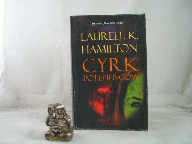 Cyrk Potępieńców Hamilton horror wampiry wilkołak