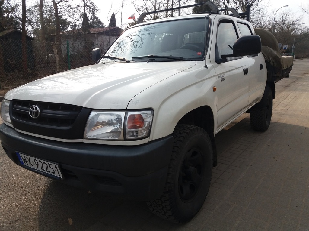 TOYOTA HILUX