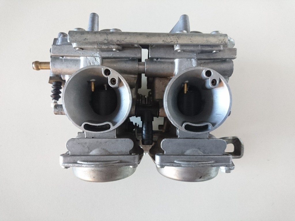 Hyosung Gt 125 gaźnik gaźniki kompletne