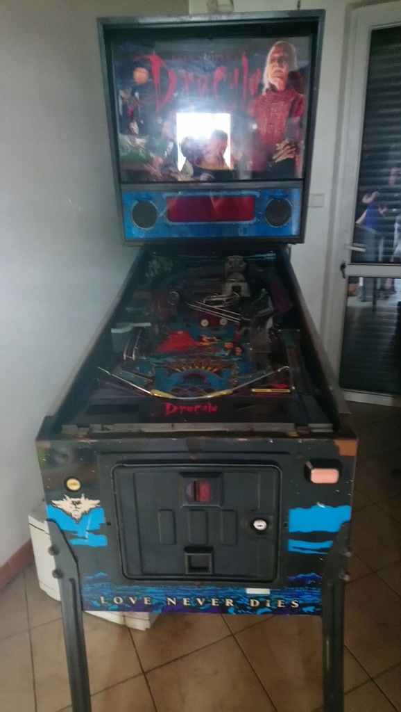 fliper/flipper/pinball DRACULA