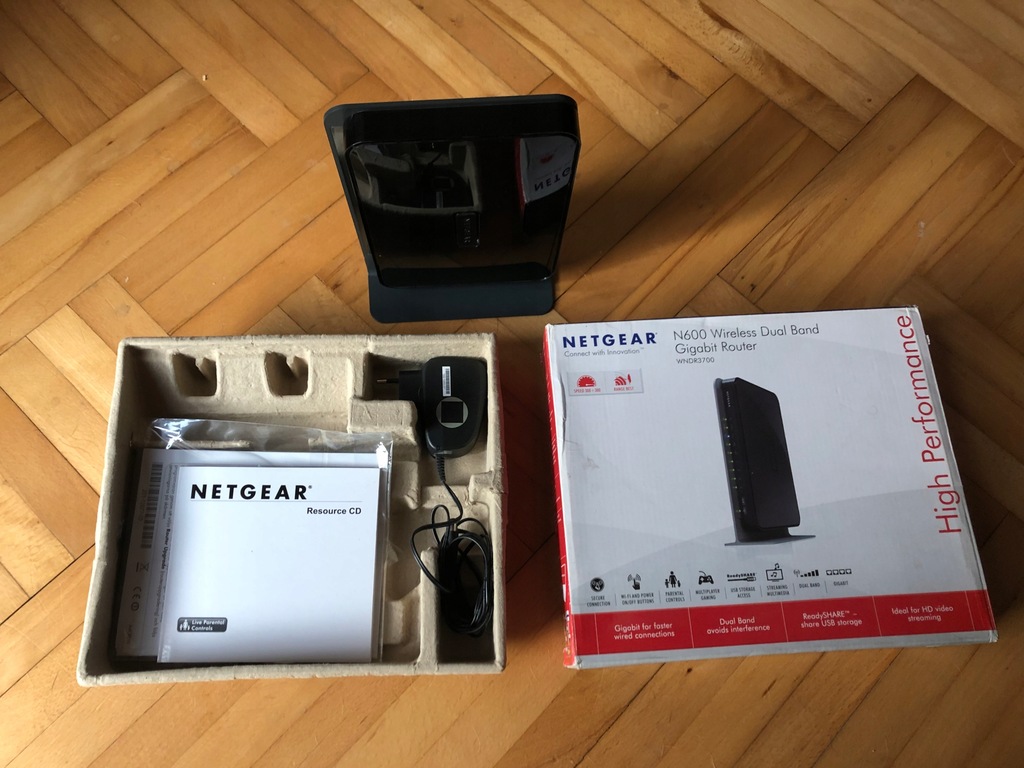 Router NETGEAR N600 WNDR3700 plus MODEM USB