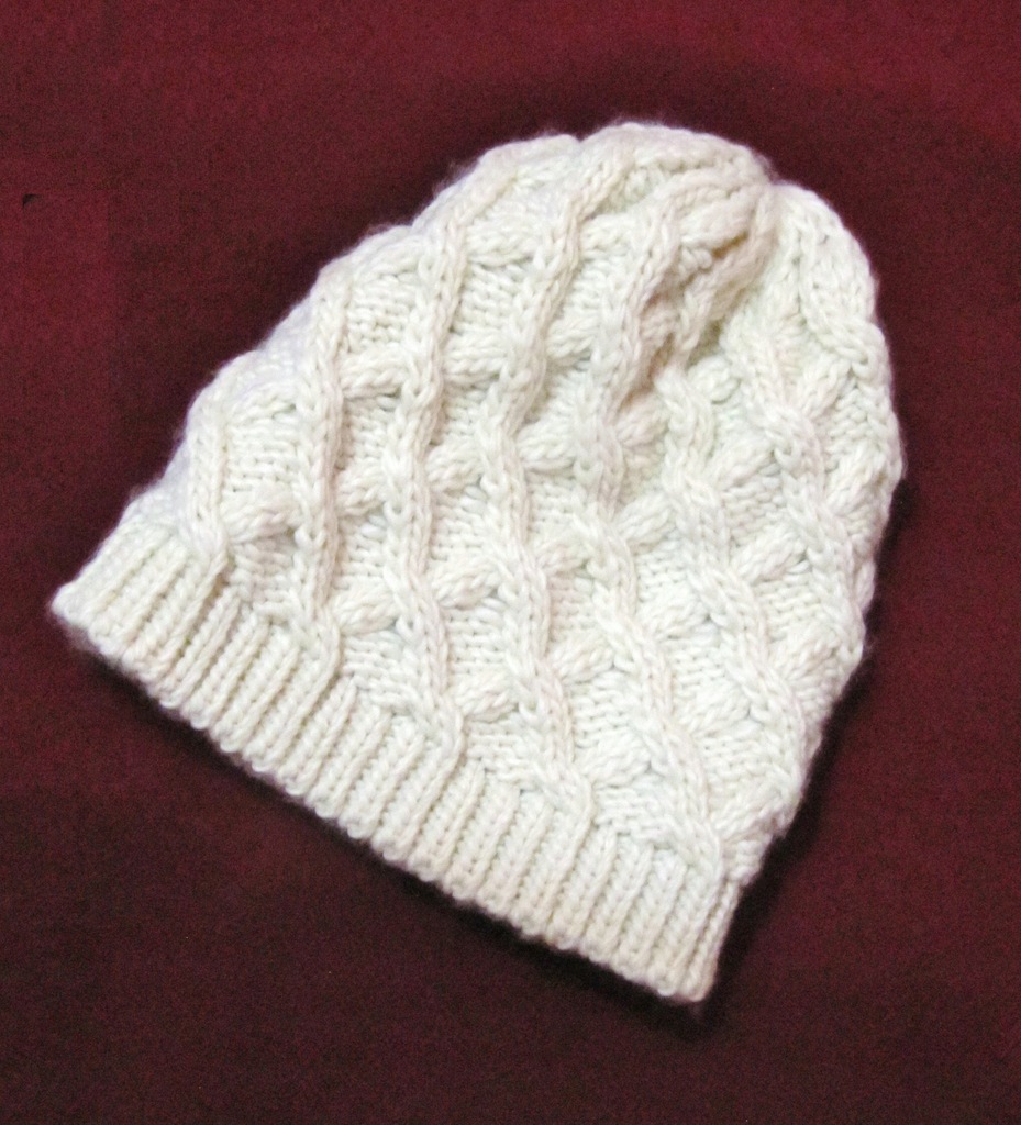 ciepła czapka Reserved wysokość 22 cm
