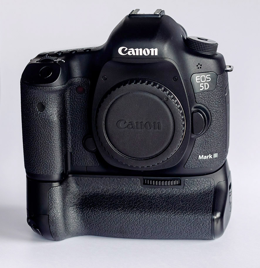 Canon EOS 5D mark III plus obiektyw, flash, grip