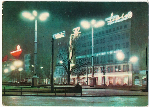 Poznań nocą Plac Wolności neony