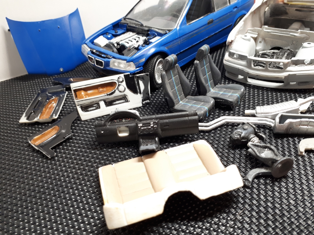 2x BMW e36 - KOMBI i SEDAN Alpina B6 1/24 Revell