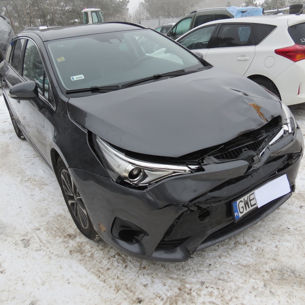TOYOTA AVENSIS T27 D4D USZKODZONA