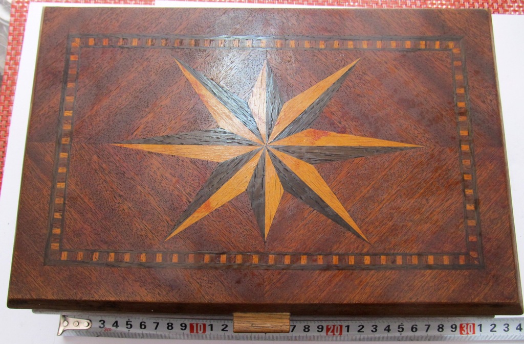 COINSNET--- Zdobiona skrzyneczka, pudełko, drewno