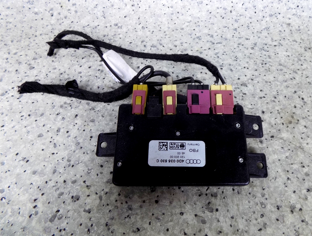WZMACNIACZ ANTENOWY ANTENA 4D0035530C AUDI A3 8L