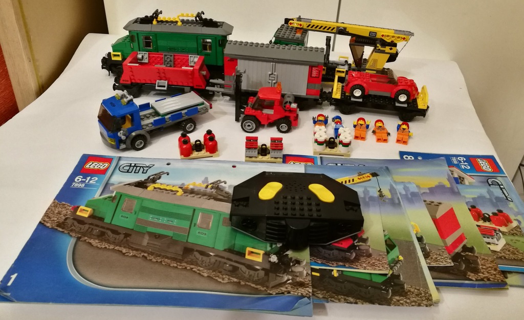 Lego city 7898 hot sale cargo train deluxe