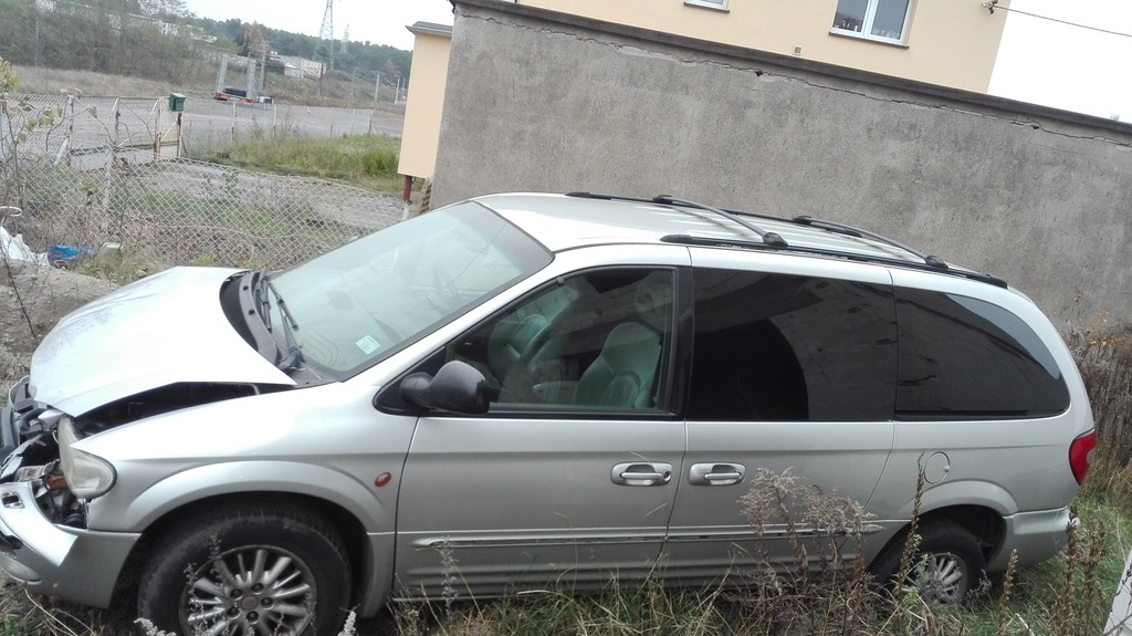 Chrysler Grand Voyager uszkodzony