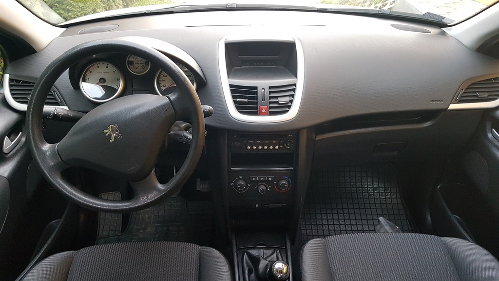 Peugeot 207 салон