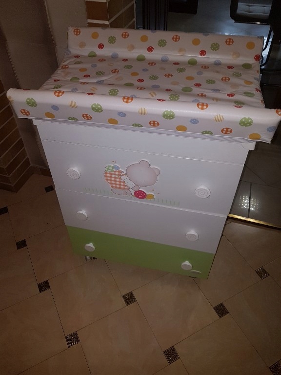 komoda z wanienką i przewijakiem