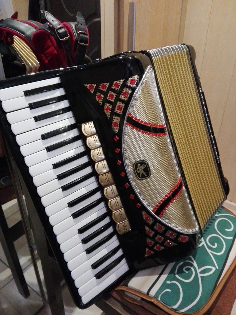 Sprzedam akordeon HOHNER LUCIA IV P, stan IDEALNY!