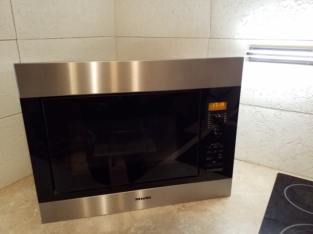 MIELE M 8261-2 kuchenka mikrofala do zabudowy