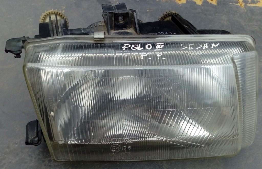 VW Polo III 6N1 Reflektor lampa prawy przód Sedan
