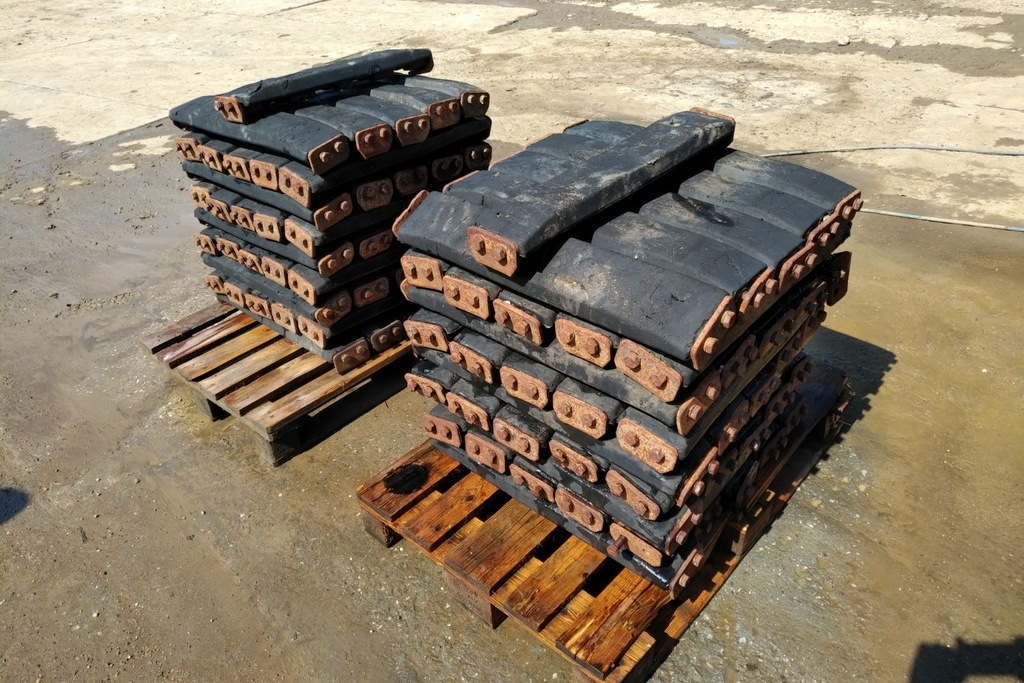 Nakładki gumowe gąsienicy szerokośc 700 mm