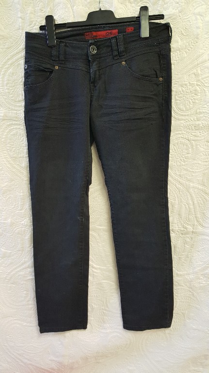 czarne jeansy 40/32