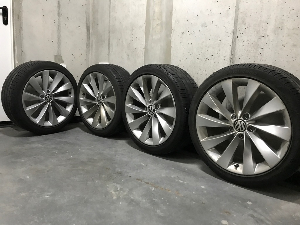 Alufelgi VW z oponami Pirelli. Super stan