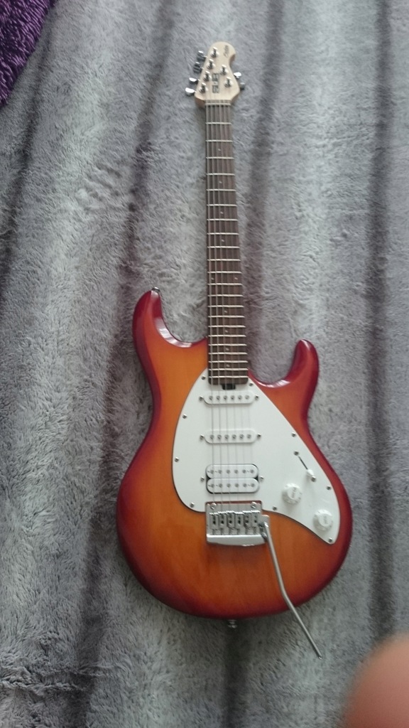 Sprzedam gitare Sterling by MusicMan S.U.B. Silo3