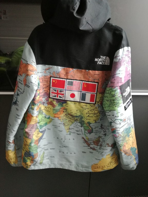 Supreme x cheap tnf flags map