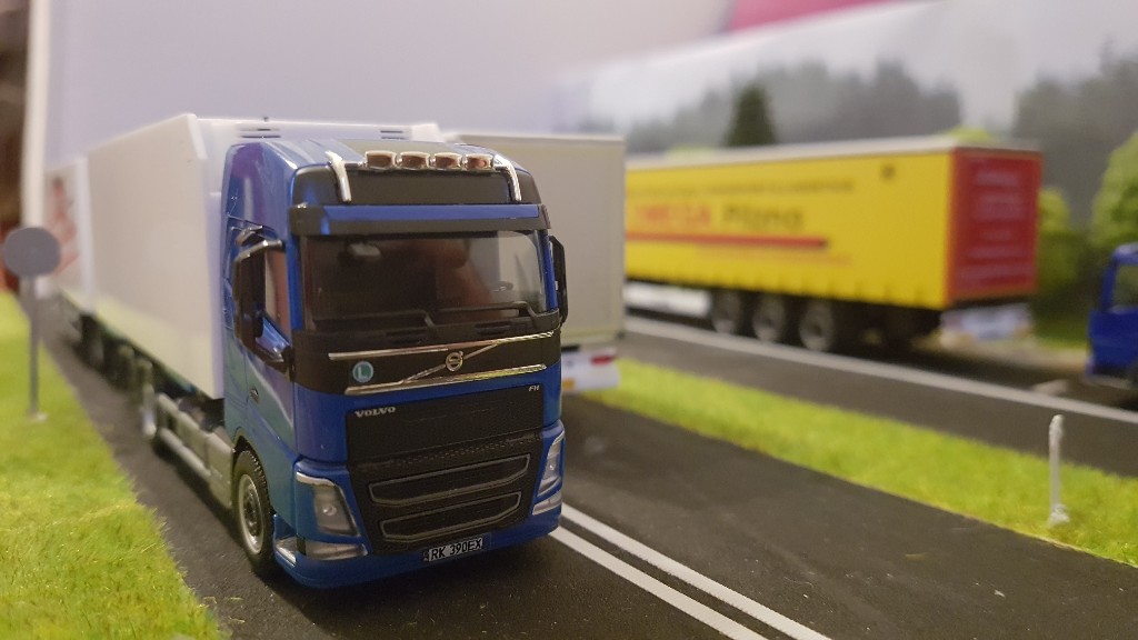 1:87 HERPA VOLVO FH4 CHŁODNIA BDF + PRZYCZEPA